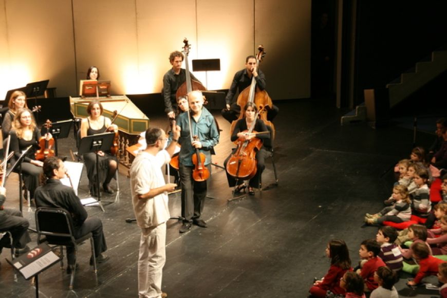 Violins, pianos antics i perruques Violins, pianos antics i perruques