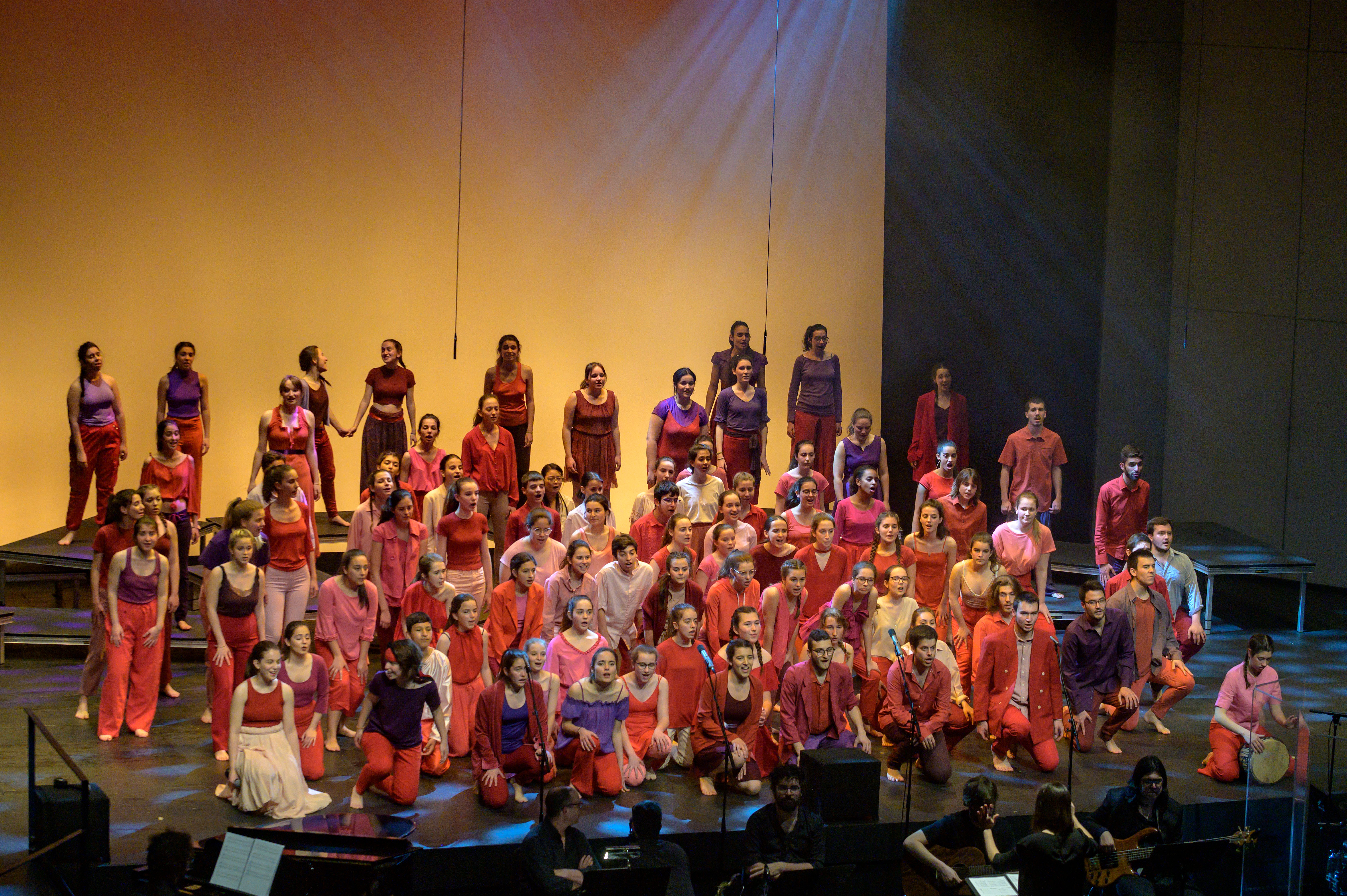 Revolution, Veus i Cor Jove Amics de la Unió | © Toni Torrillas