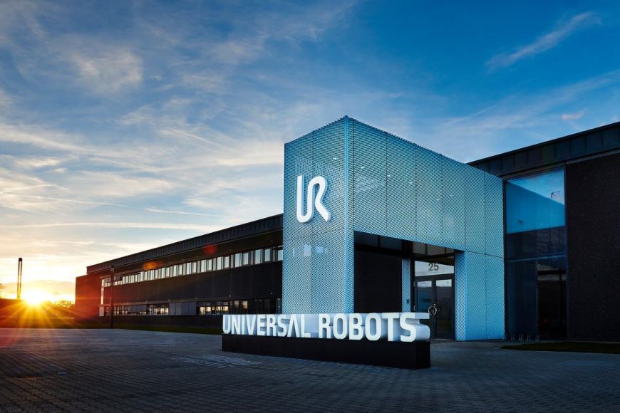 Universal Robots (UR)